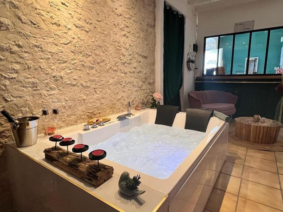 Suite Romance - Jacuzzi Море-сюр-Луан Экстерьер фото