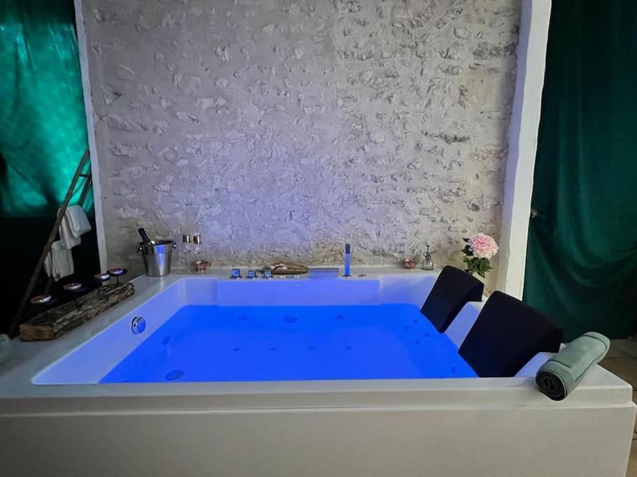 Suite Romance - Jacuzzi Море-сюр-Луан Экстерьер фото