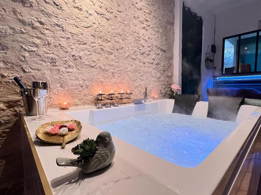 Suite Romance - Jacuzzi Море-сюр-Луан Экстерьер фото